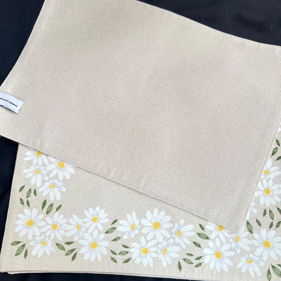 Cupcakes and Cashmere Placemats Cottagecore Countrycore Daisies Set of 4 Cream - Picture 3 of 6